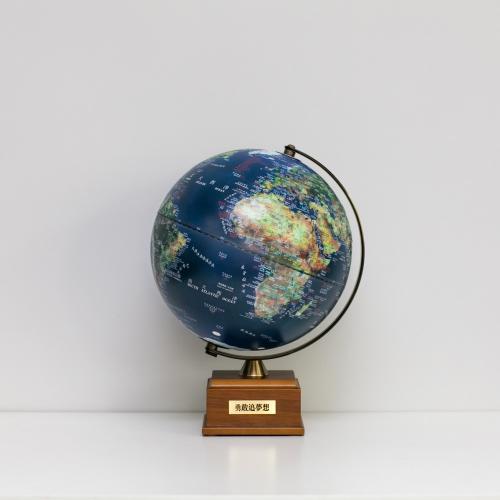 【刻字送禮款】SkyGlobe 10吋衛星觸控木盒底座地球儀(中英文對照)