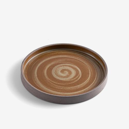 WAGA 日式質樸旋紋 釉下彩陶瓷立邊盤20cm-焦糖棕